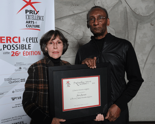 Alix Renaud reçoit le prix de L’Institut Canadien de Québec