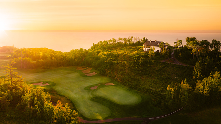Un siècle de tradition pour le Club de golf du Fairmont Le Manoir Richelieu
