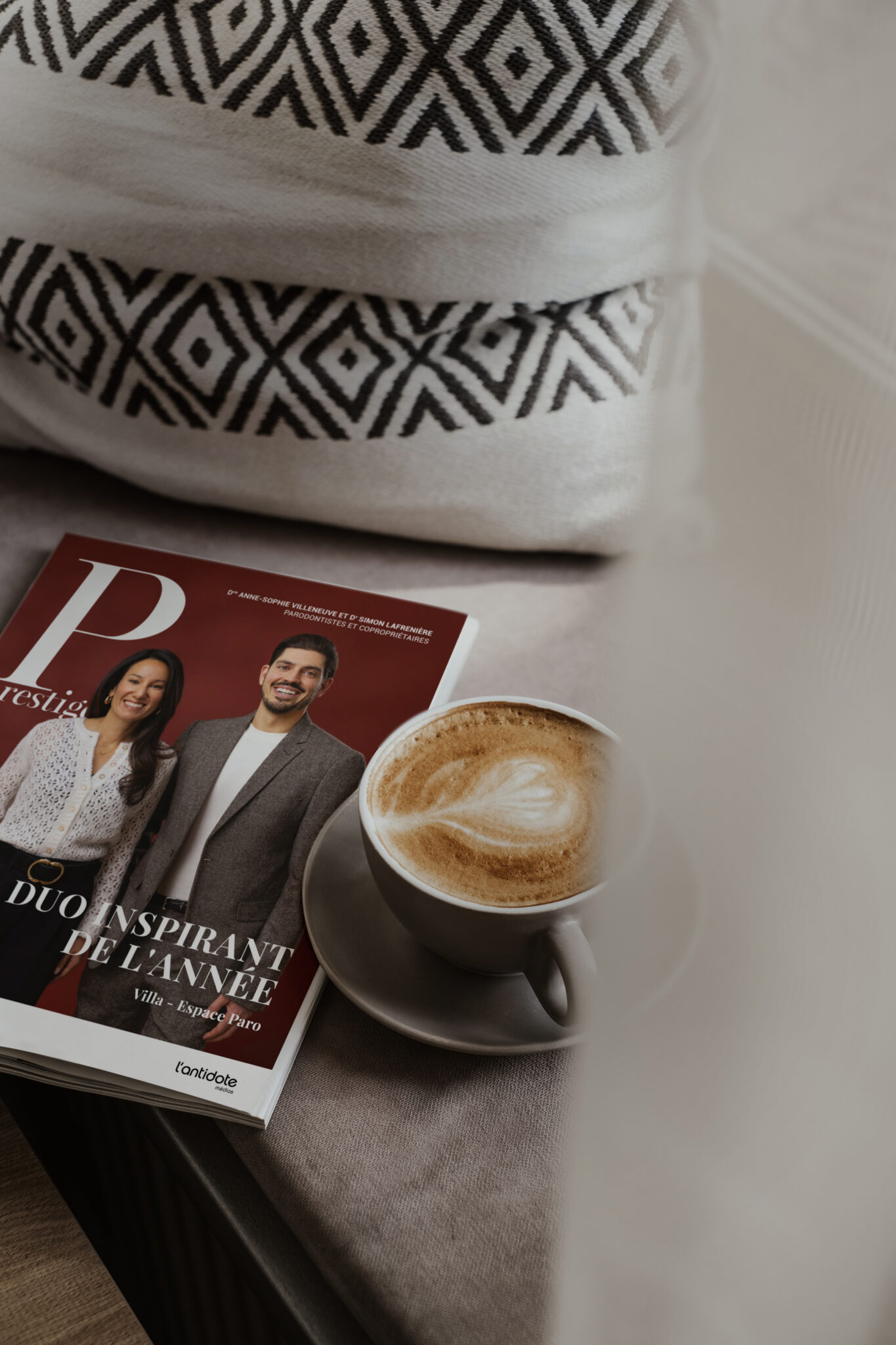 PrestigeDecembre2025_Mockup cover cafe