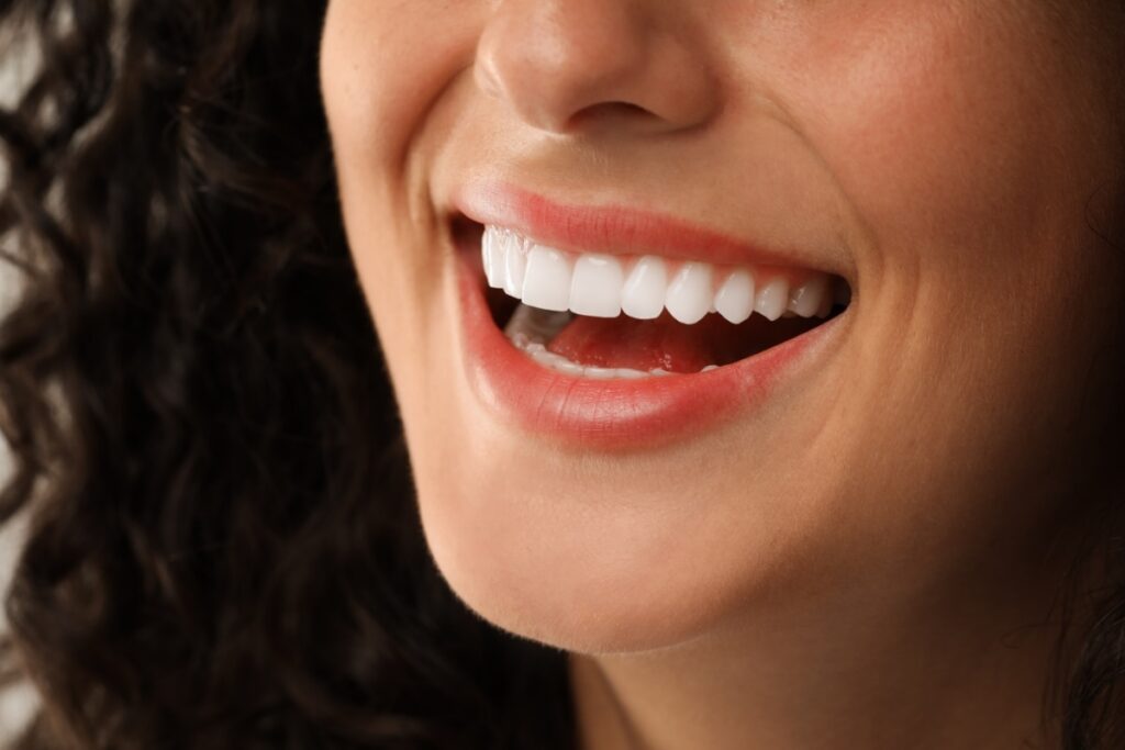 Déchaussement des gencives : mieux vaut agir tôt